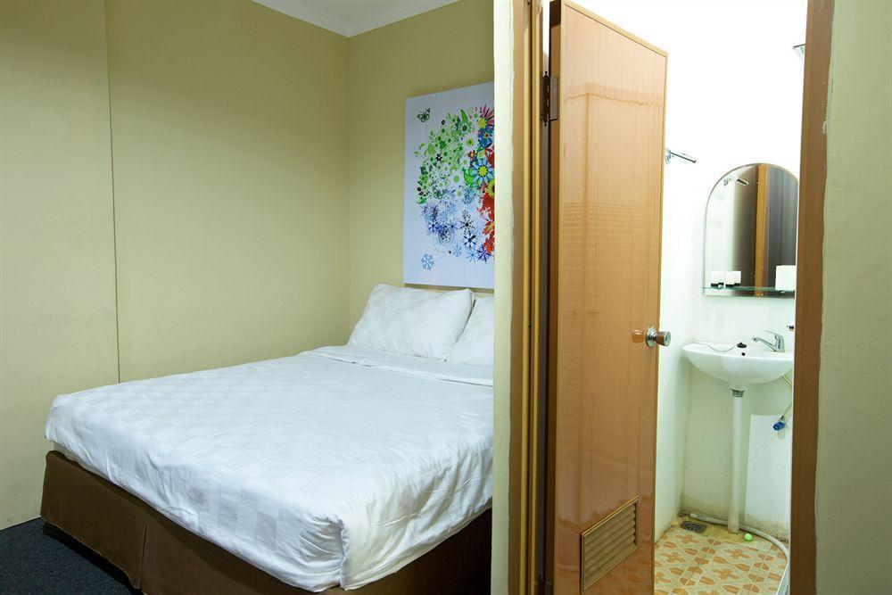 Maven Cilandak Hotel Jakarta Exterior photo